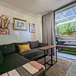 Urban Studio With Lush Patio Braai & Rooftop Pool
