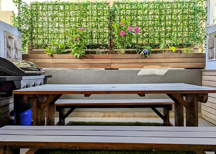 Urban Studio With Lush Patio Braai & Rooftop Pool