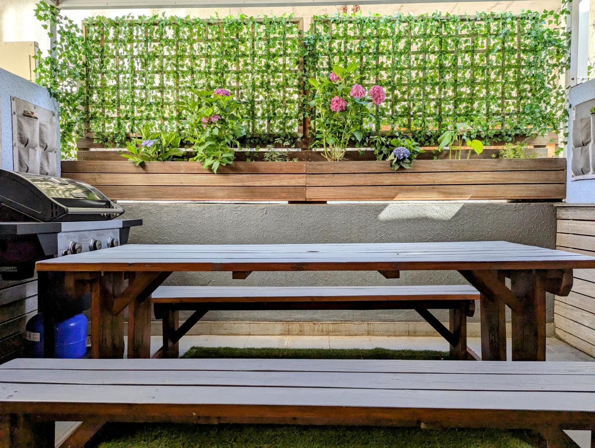 Urban With Lush Patio Braai & Rooftop Pool Apartment *