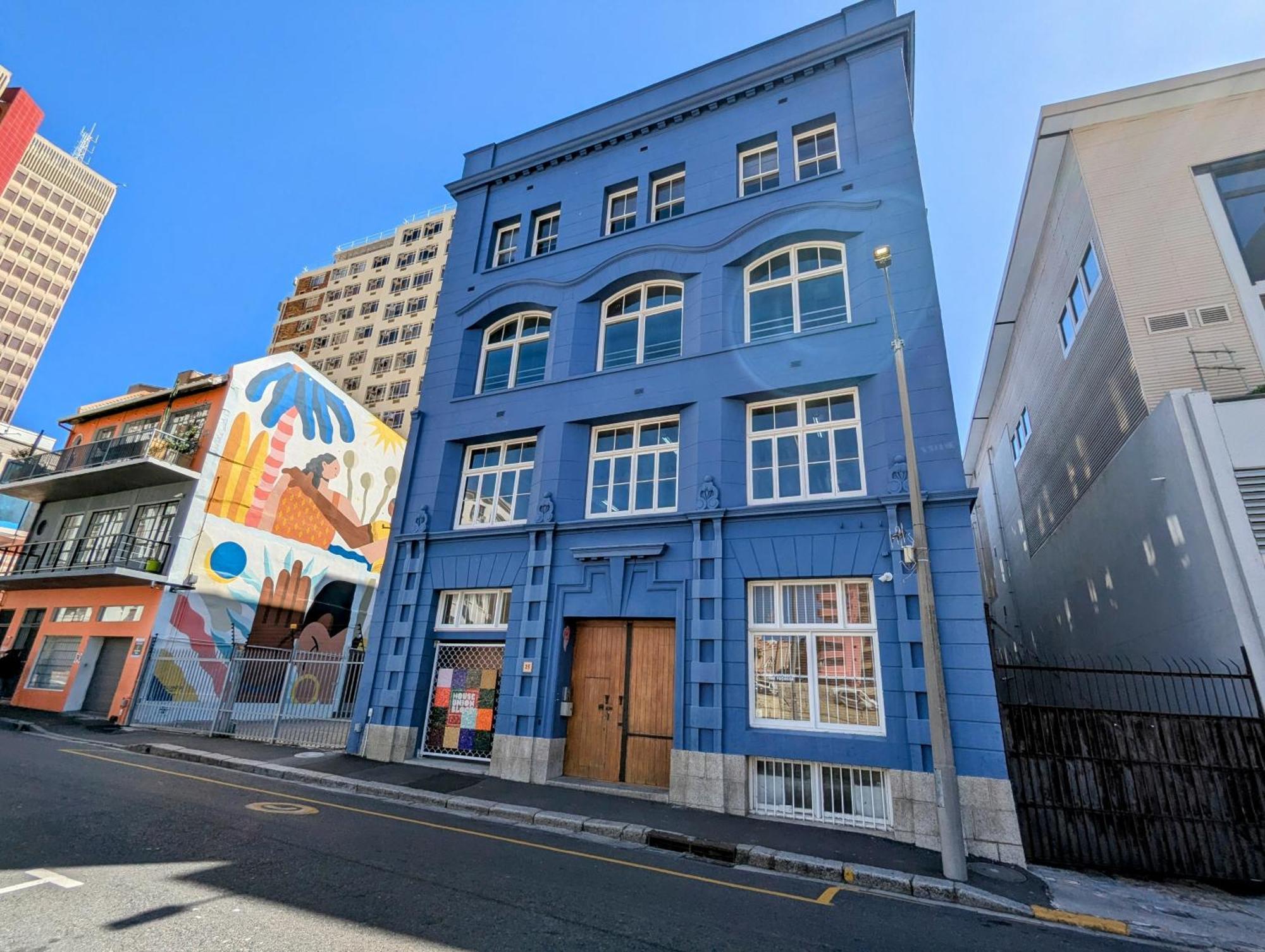 Urban With Lush Patio Braai & Rooftop Pool Apartment